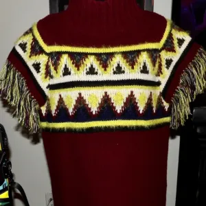 UNIQUE HIGH-END DESIGNER SWEATER WITH FRINGED SHORT SLEEVES - NEW WITHOUT TAGS!