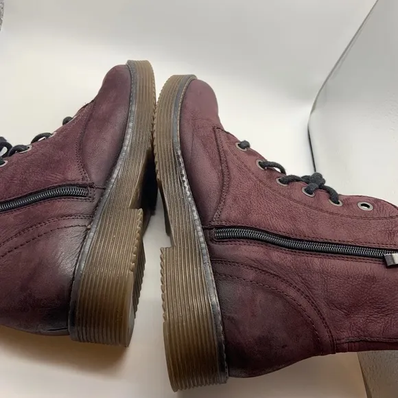 V-Italia La Farfalla Water Resistant Plum Royal Nubuck Leather Size 8