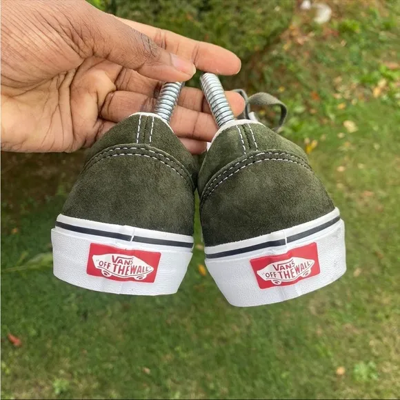 Vans Men's Sk8-Low Pig Suede Water Resist shoes Olive Green True Wht- 4 M- 5.5 W