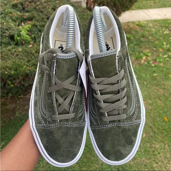 Vans Men's Sk8-Low Pig Suede Water Resist shoes Olive Green True Wht- 4 M- 5.5 W