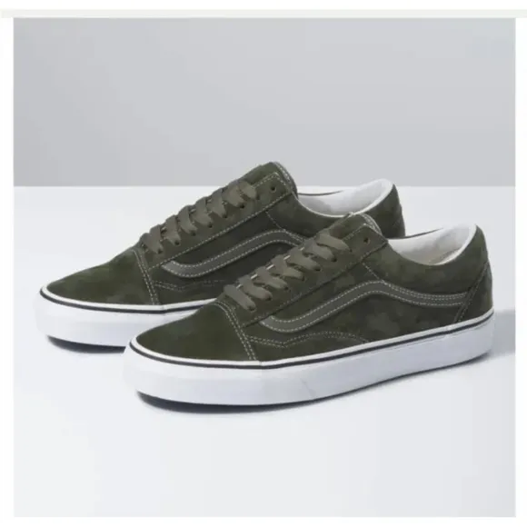 Vans Men's Sk8-Low Pig Suede Water Resist shoes Olive Green True Wht- 4 M- 5.5 W
