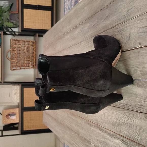 Veronica Beard Baxter Chelsea Leather Boot in Black Size 8 Retail $450