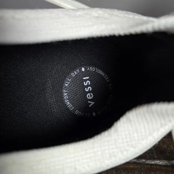 Vessi Everyday 2.0 Mens Size 11 Lace Up Waterproof Shoes Sneakers Polar White
