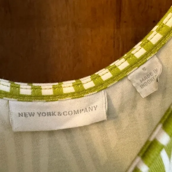 “Vibrant Green &amp; White Geometric Print Sleeveless A-Line Dress”