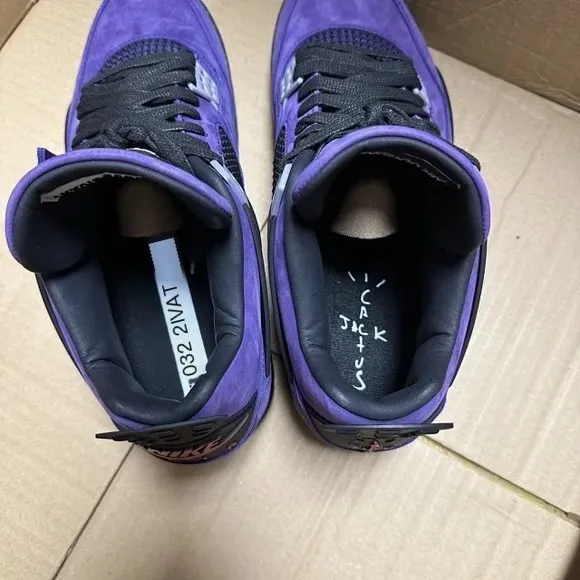Vibrant Purple Sneakers with Cushioned Sole and Breathable Mesh