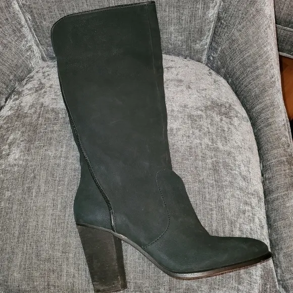 VINCE CAMUTO TALL SUEDE BOOT