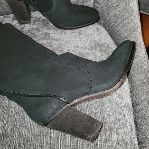 VINCE CAMUTO TALL SUEDE BOOT
