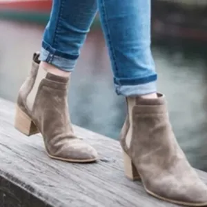 Vince Hallie Round Toe Suede Booties Sz 9 Grey Limestone Chelsea Boot Stack Heel