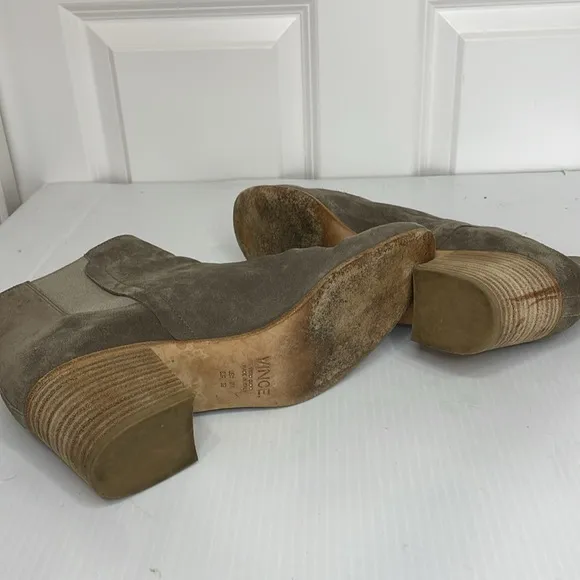 Vince Hallie Round Toe Suede Booties Sz 9 Grey Limestone Chelsea Boot Stack Heel