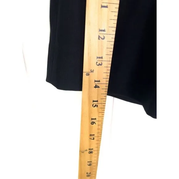 Vince. Pleat Front Short Women’s Size 2 Black MSRP $245