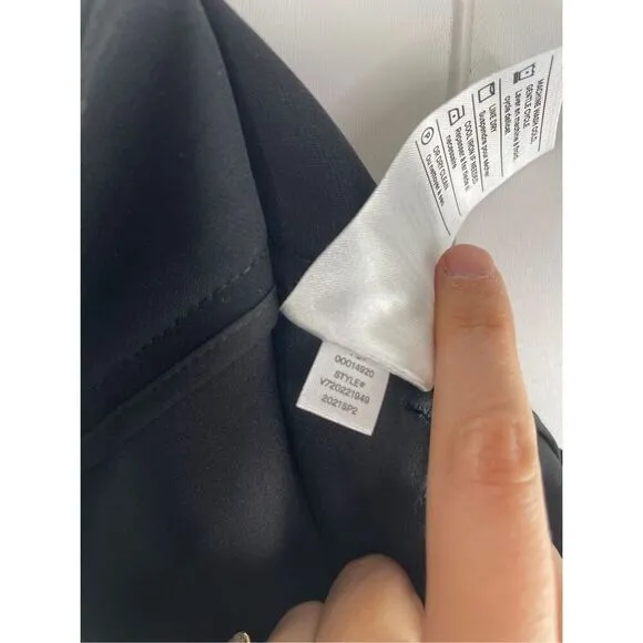 Vince. Pleat Front Short Women’s Size 2 Black MSRP $245
