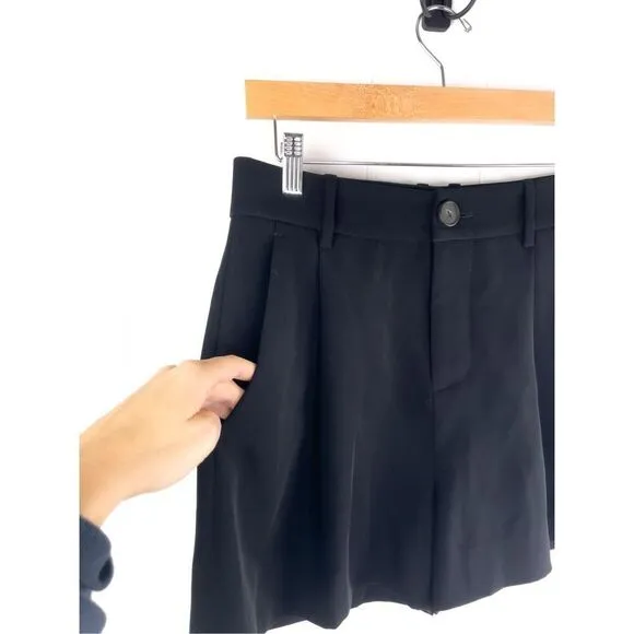 Vince. Pleat Front Short Women’s Size 2 Black MSRP $245
