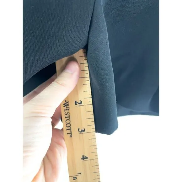 Vince. Pleat Front Short Women’s Size 2 Black MSRP $245