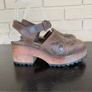 Vintage 90s Leather Buckle Strap Wood Sole Shoes Festival Boho Hippie Flower 6
