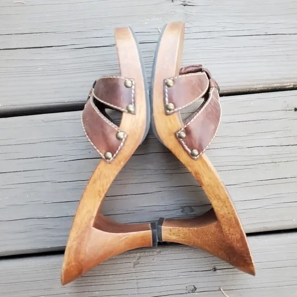 Vintage 90s y2k Bratz MIA Brown Faux Vegan Leather Wood Sole Heeled Sandals 7