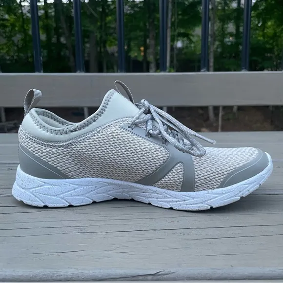 Vionic Alma Sock Sneakers in beige shoes size 9