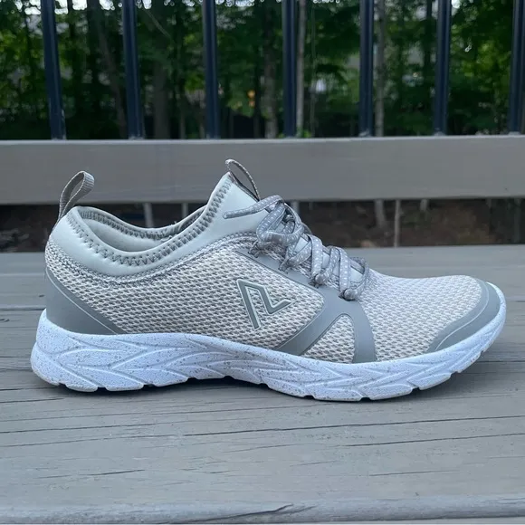 Vionic Alma Sock Sneakers in beige shoes size 9