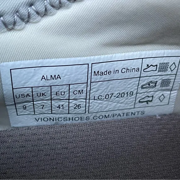 Vionic Alma Sock Sneakers in beige shoes size 9