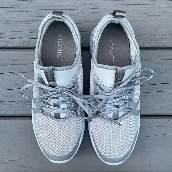 Vionic Alma Sock Sneakers in beige shoes size 9