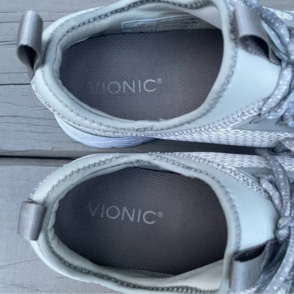 Vionic Alma Sock Sneakers in beige shoes size 9
