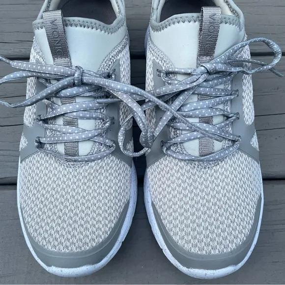 Vionic Alma Sock Sneakers in beige shoes size 9