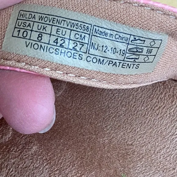 Vionic pink Hilda woven flip flop sandals. Women’s size 10