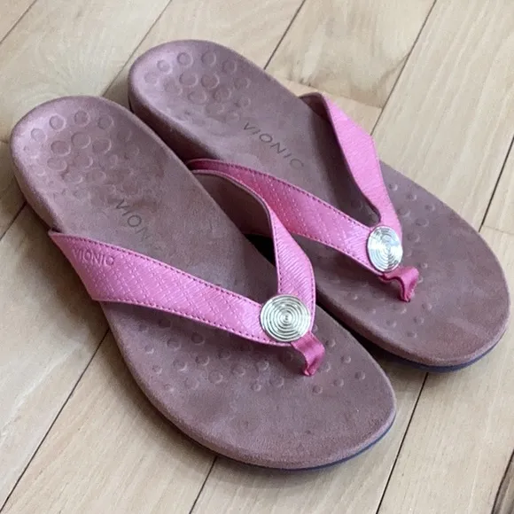 Vionic pink Hilda woven flip flop sandals. Women’s size 10
