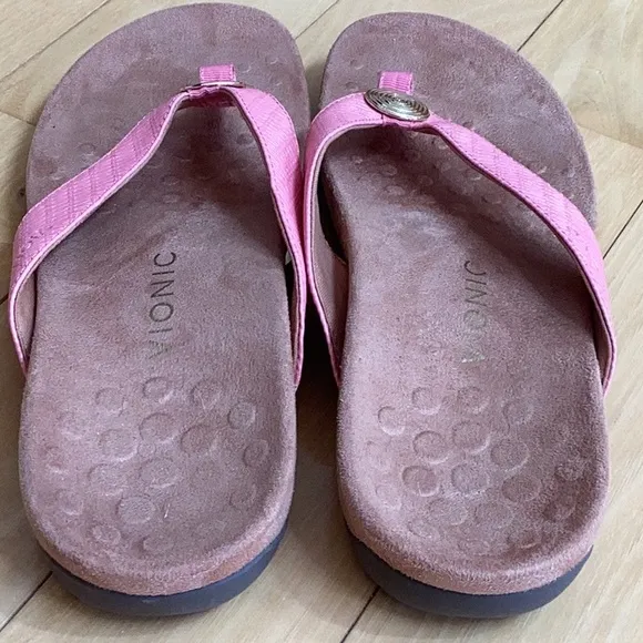 Vionic pink Hilda woven flip flop sandals. Women’s size 10