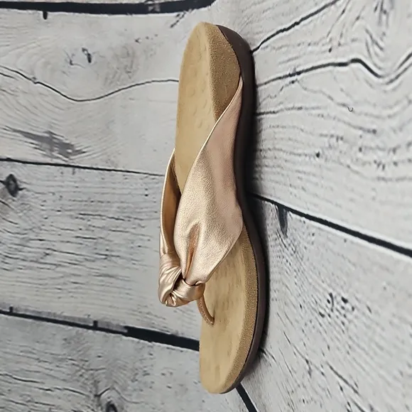 Vionic Pippa Women's Rose Gold Thong Flip Flop Sandals Size 9