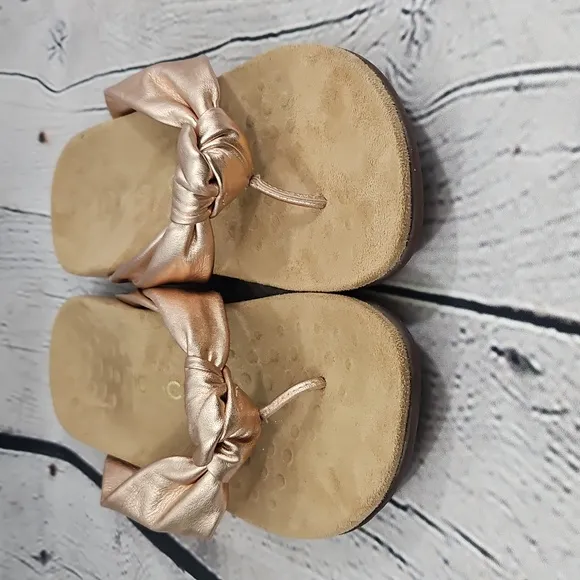 Vionic Pippa Women's Rose Gold Thong Flip Flop Sandals Size 9