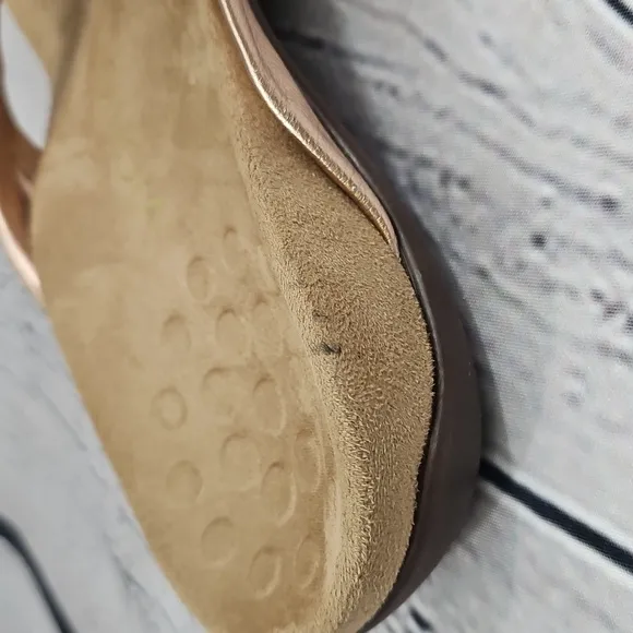Vionic Pippa Women's Rose Gold Thong Flip Flop Sandals Size 9