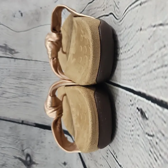 Vionic Pippa Women's Rose Gold Thong Flip Flop Sandals Size 9
