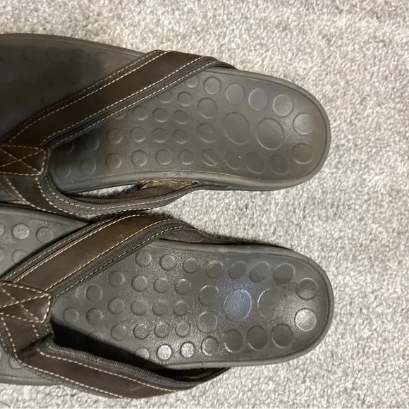 Vionic sandals mens 11 brown orthotic tide flip flop vacation beach comfort