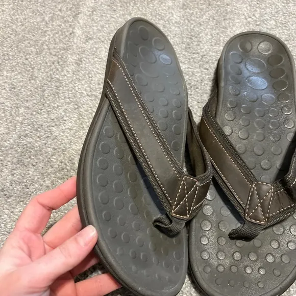 Vionic sandals mens 11 brown orthotic tide flip flop vacation beach comfort