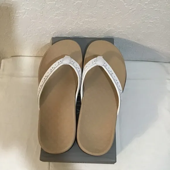 Vionic Tide Casandra White Size 10 Women’s Thong Flip Flop Sandals