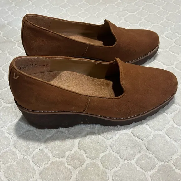 Vionic Willa Wedge Loafer Women’s Size 10. Toffee. Water Repellant Suede Upper