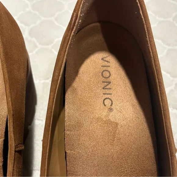 Vionic Willa Wedge Loafer Women’s Size 10. Toffee. Water Repellant Suede Upper