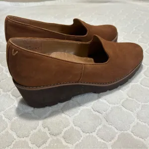 Vionic Willa Wedge Loafer Women’s Size 10. Toffee. Water Repellant Suede Upper