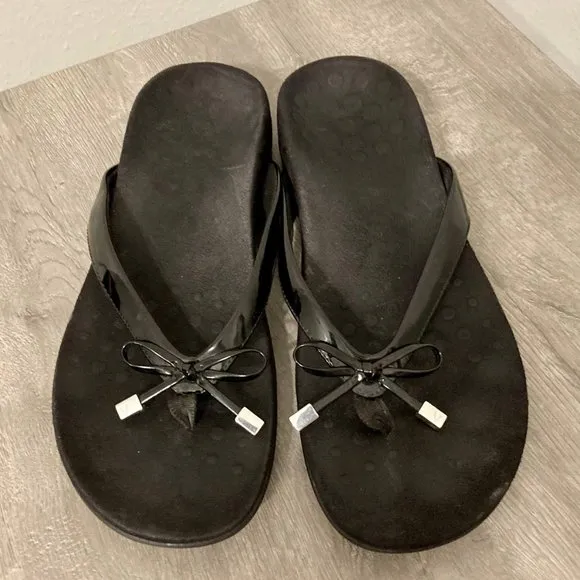 Vionic Women's Bella II Black Patent Leather Bows Flip Flops Sandals Sz 9-9.5