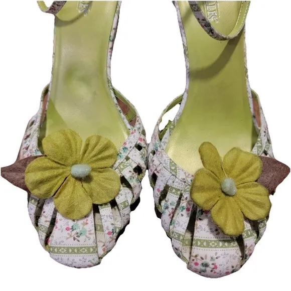 VTG Seychelles Green Floral Woven Heels w/ Felt Flower Size 7.5 Whimsigoth Fairy