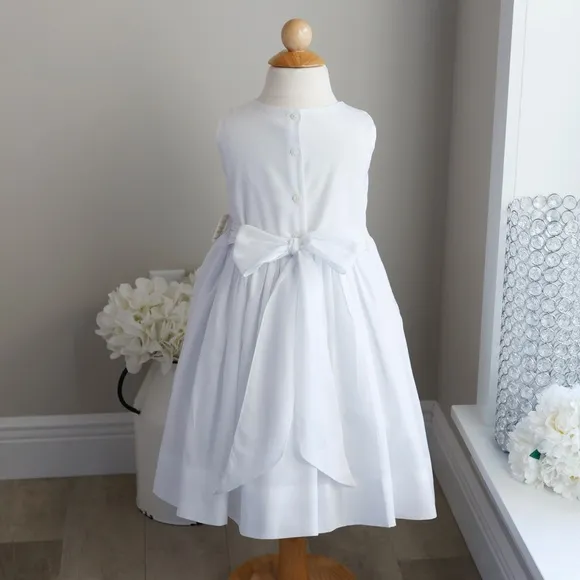 White Smocked Dress Sleeveless Boutique Size 4 Special Occasion LIKE NEW