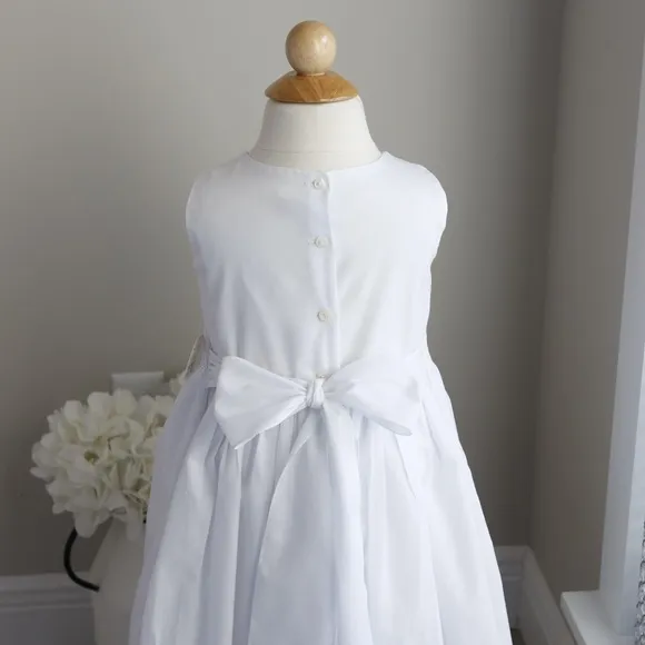 White Smocked Dress Sleeveless Boutique Size 4 Special Occasion LIKE NEW
