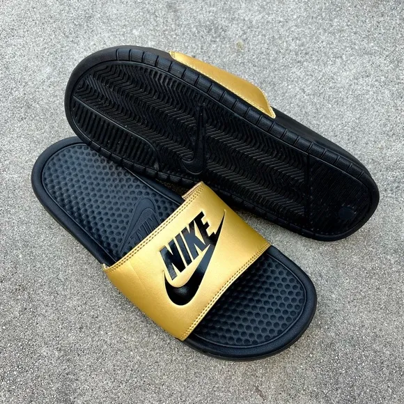 WMNS NIKE BENASSI SLIDES JUSTDO IT BLACK METALLIC GOLD JDI