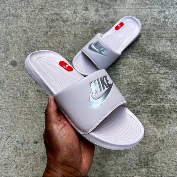 WMNS NIKE VICTOR ONE SLIDES ALL BLACKS BARELY ROSE PINK METALLIC SILVER