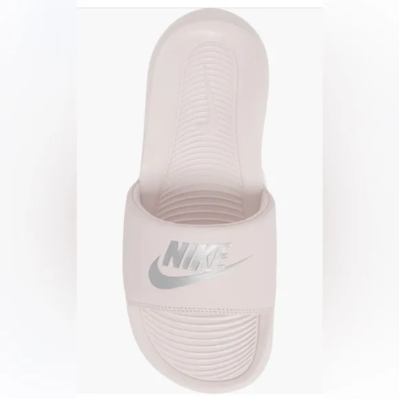 WMNS NIKE VICTOR ONE SLIDES ALL BLACKS BARELY ROSE PINK METALLIC SILVER