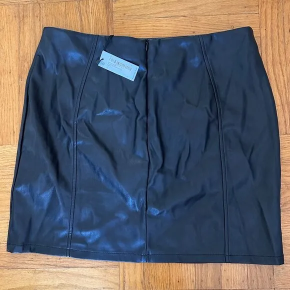 Women US-12 Nasty Gal Faux Leather Black Split Mini Short Zip Back Skirt NWT