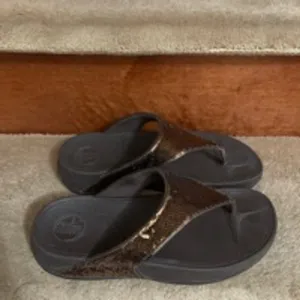 Women's Fitflop Sandals Brown &amp; Gold Sequin Flip Flops Size 9 Excellent Conditio
