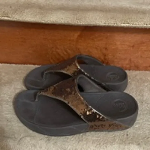 Women's Fitflop Sandals Brown &amp; Gold Sequin Flip Flops Size 9 Excellent Conditio