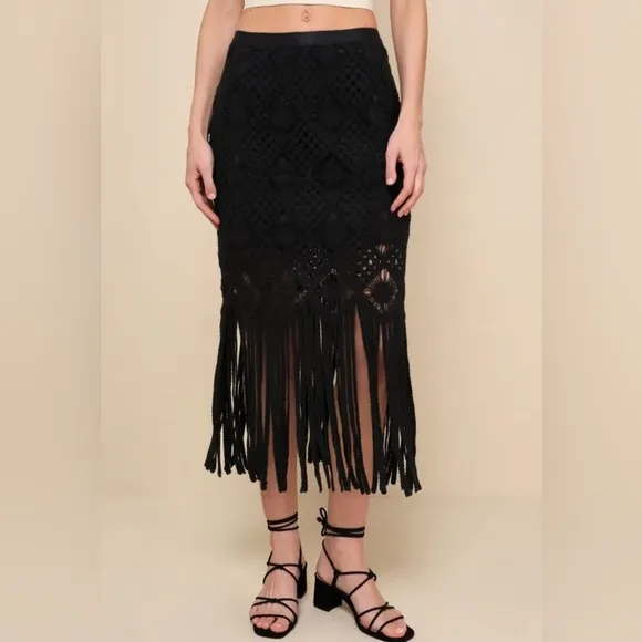 Women’s Lulus Enviable Summer Black Crochet Fringe Midi Skirt Medium NWT