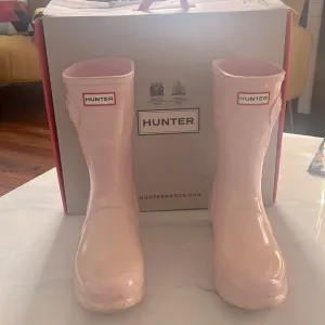 Women’s Original Short Gloss Hunter Boots, size 10